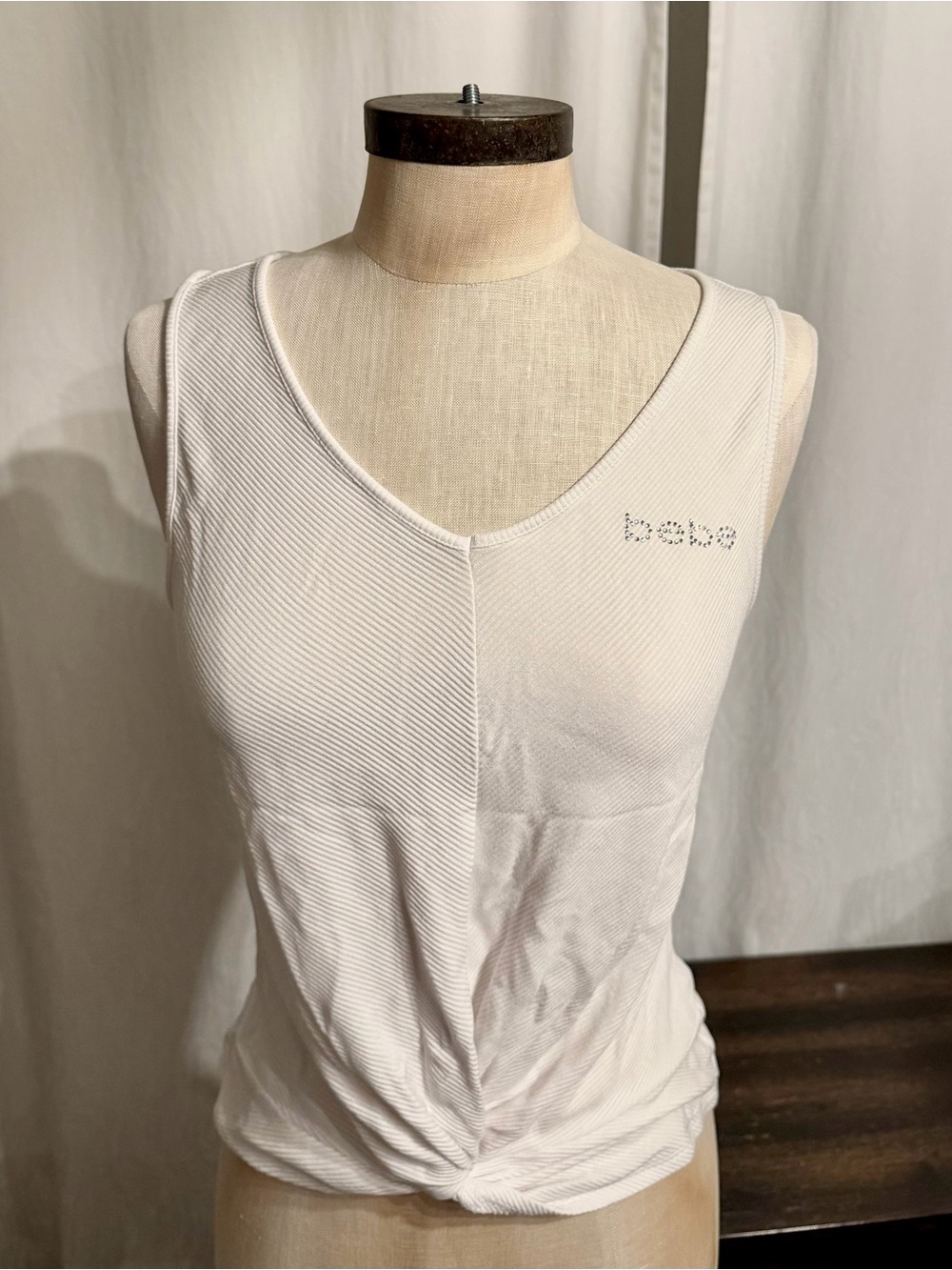 bebe White Ribbed V-Neck Tank - Picture 3 of 5